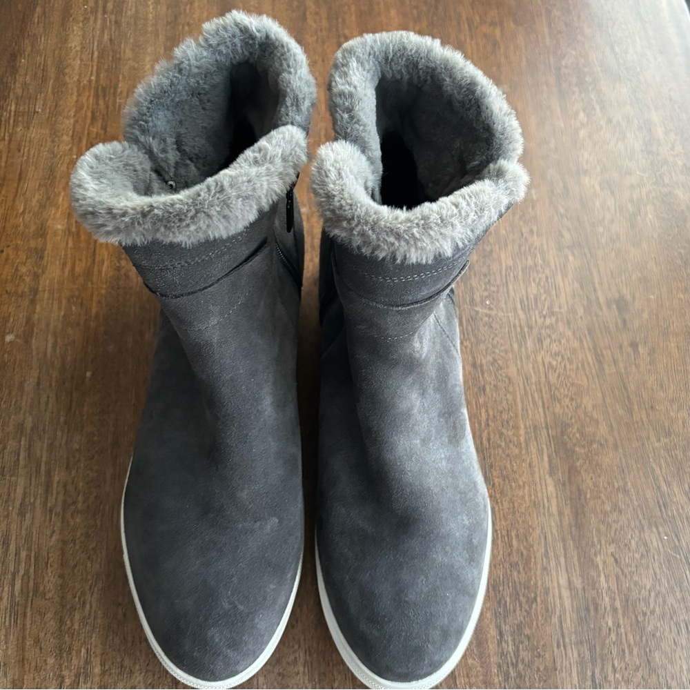 Blondo Waterproof Gray Winter Boots with Faux Fur
